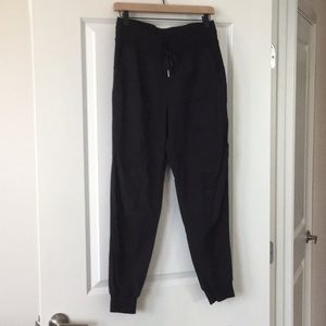 Lululemon black joggers.
